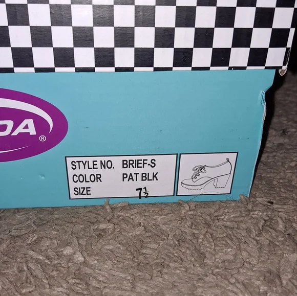 SODA Brief Lace Up Block Heel Womens Shoes Size 7.5 (used) - Picture 9 of 10